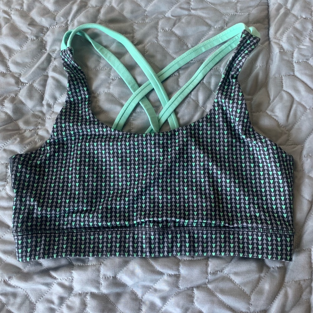 GapFit Strappy Sports Bra size M